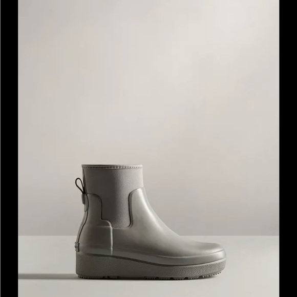 Women’s Refined Slim Fit Neoprene Creeper Chelsea Boots - Picture 2 of 4